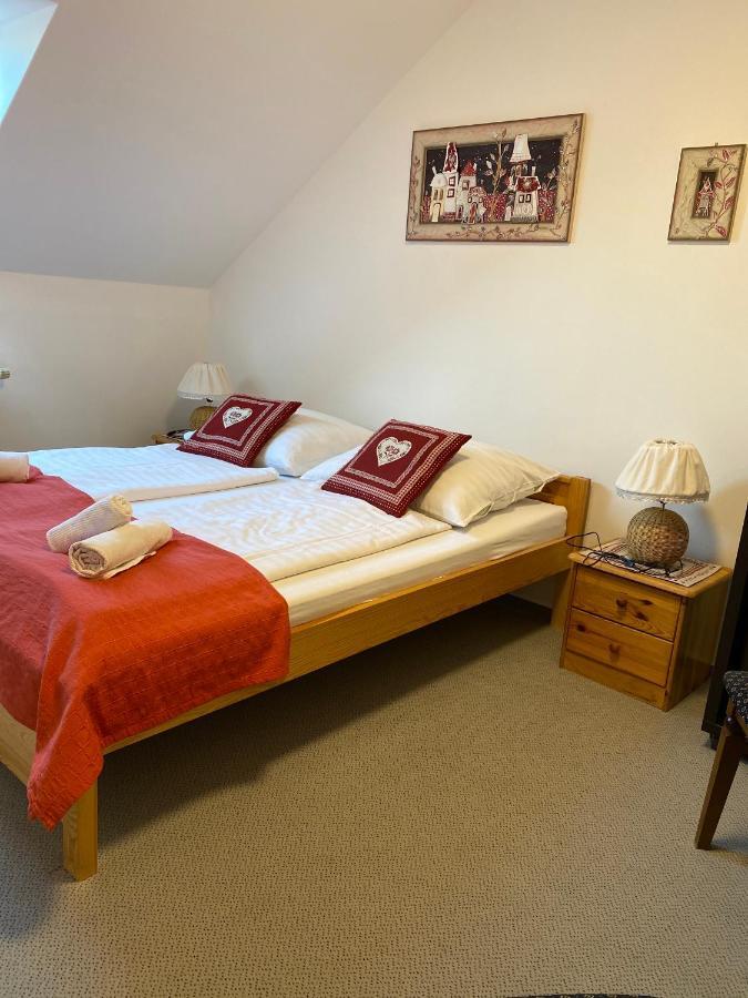 Penzion Vila Petra Bed&Breakfast Velky Slavkov Exterior photo